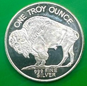 lot 15 image: 1oz .999 Silver Bison  Sioux Round