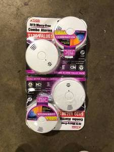 lot 22 image: Lot of  Kidde 10-Year Worry-Free Smoke and Carbon Monoxide Detector, Battery Powered with Voice Alarm (2-Pack) Customer Returns  See Pictures