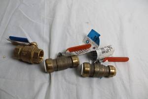 lot 35 image: Set of 3 Brass Ball Valves and Connectors with Lever Handles
