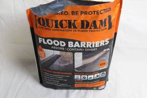 Quick Dam Flood Barrier 10 ft Water-Activated Barrier