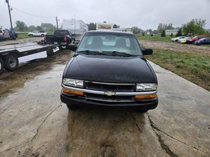lot 11 image: 1999 Chevrolet S10