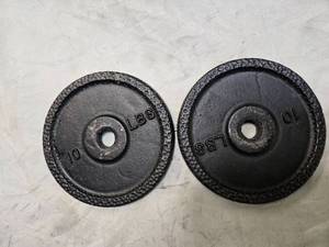 lot 11 image: Lot of a pair of 10LB One-inch Weight Plates (USED)