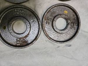 lot 22 image: Lot of a pair of 2.5LB One-inch Weight Plates (USED)