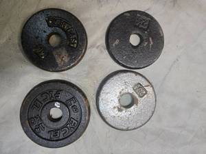 lot 31 image: Lot of Four 2.5LB  One-inch Weight Plates (USED)