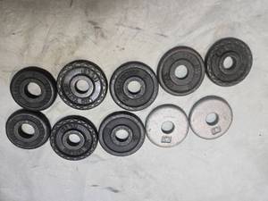 lot 38 image: A total of 12LB One-inch Weight Plates (USED)