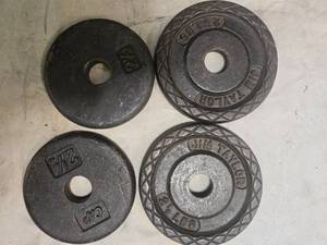 lot 39 image: Lot of four 2.5LB One-inch Weight Plates (USED)