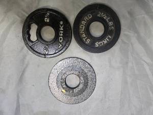 lot 46 image: Lot of a pair of 2.5LB One-Inch Plates and a 5LB One-inch Plate