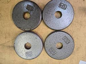 lot 70 image: Lot of four 2.5LB Weight Plates (USED)