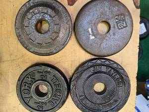 lot 75 image: Lot of four 2.5LB Weight Plates (USED)