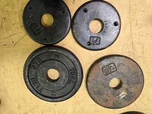 lot 82 image: Lot of four 2.5LB Weight Plates (USED)