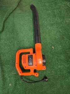 lot 85 image: Black & Decker Yard  CleanerVacuum