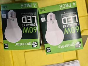 lot 138 image: Two Packs (8 Light Bulbs) of Greenlite LED 60W Equivalent (NEW)