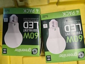 lot 139 image: Two Packs (8 Light Bulbs) of Greenlite LED 60W Equivalent (NEW)