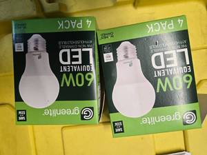 lot 140 image: Two Packs (8 Light Bulbs) of Greenlite LED 60W Equivalent (NEW)