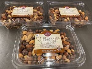 Wellsley Farms Peanut Butter Cup Delight Trail Mix 15 oz (Set of 4)