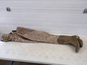 lot 9 image: Size 11 Chest Waders