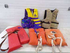 lot 14 image: 5 Life Jackets