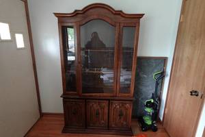 lot 426L image: Lighted Wood Hutch