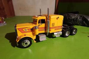 lot 322P image: Peterbilt Plastic Semi Model