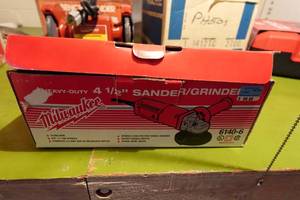 lot 322H image: Milwaukee Heavy Duty 4-12 SanderGrinder