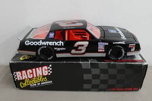lot 228 image: Action Dale Earnhardt GM Goodwrench 124 Scale Stock Car Replica