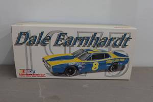 lot 252 image: Action Dale Earnhardt 1975 Dodge 124 Scale Stock Car Replica