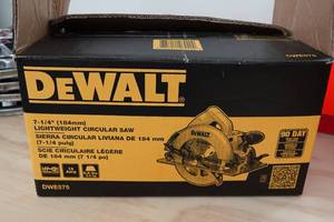 lot 315 image: DeWalt 7-14 Lightweight Circular Saw