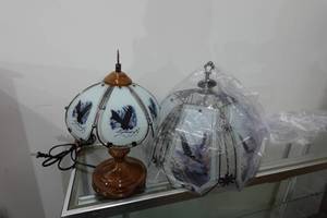 lot 325 image: Eagle Themed Lamp with Second Shade