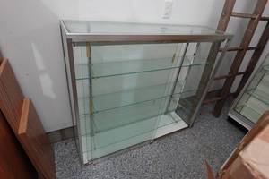 lot 326 image: 2 Glass Display Cabinets