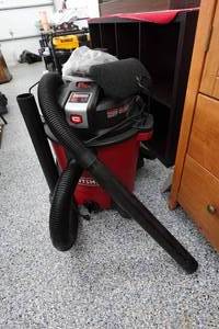 lot 333 image: Craftsman 12 Gallon Shop Vac