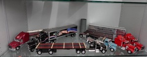 lot 338 image: Assorted Semi and Trailer 132 Scale Replicas