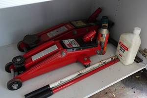 lot 423 image: 2 Floor Jacks