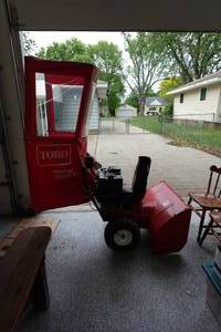 lot 322 image: Toro 32 Gas Snow Thrower with Soft Cab