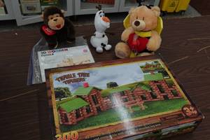 lot 197 image: Tumble Tree Timbers Building Set with Stuffies