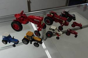lot 194 image: Assorted Tractor Replicas - Farmall, Ford