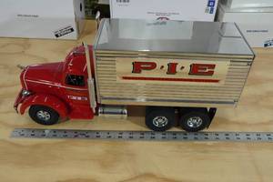 lot 4 image: Smith Miller PIE Box Truck Quality Metal Replica