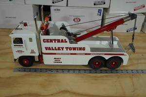 lot 6 image: Smith Miller Central Valley Towing Tow Truck Quality Metal Replica