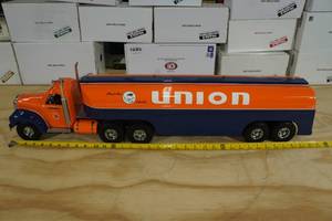lot 8 image: Smith Miller Union Tanker Truck and Trailer Quality Metal Replica