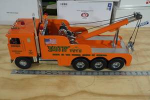 lot 9 image: Smith Miller Smitty Toys Tow Truck Quality Metal Replica