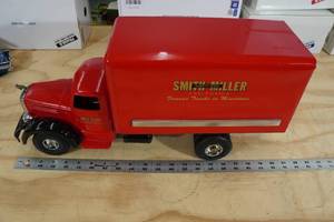 lot 18 image: Smith Miller Van Semi Truck Quality Metal Replica