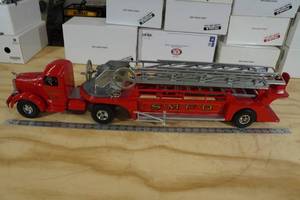 lot 20 image: Smith Miller Aerial Ladder Fire Truck Quality Metal Replica