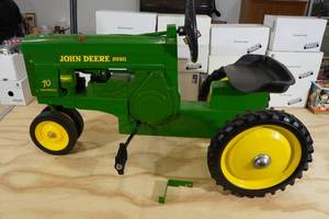 lot 26 image: John Deere 70 Diesel Pedal Tractor