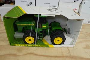 lot 35 image: John Deere 9400 AWD Tractor 116 Scale Replica