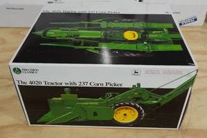 lot 37 image: Ertl Precision Classics John Deere The 4020 Tractor with 235 Corn Picker 116 Scale Replica