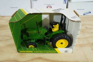 lot 39 image: Ertl John Deere 6400 Row Crop Tractor 116 Scale Replica