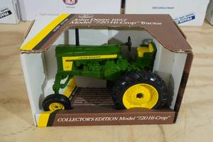 lot 42 image: Ertl John Deere 1957 Model 720 Hi-Crop Tractor 116 Scale Replica