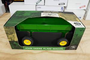 lot 45 image: John Deere Flare Wagon 18 Scale Replica