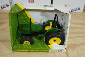 lot 47 image: John Deere 5200 Tractor wth ROPS 116 Replica