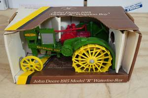 lot 48 image: John Deere 1915 Model R Waterloo Boy Tractor 116 Scale Replica