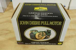 lot 57 image: Specast John Deere Pull Motor 116 Scale Resin Tractor